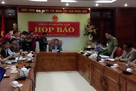 Công an tỉnh Đắk Lắk thông tin chính thức vụ nổ. (Ảnh: Phạm Cường/TTXVN) 