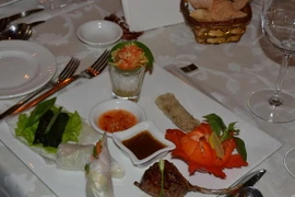 Món ăn Việt được giới thiệu tại buổi lễ. (Ảnh: Huy Bình/Vietnam+) 