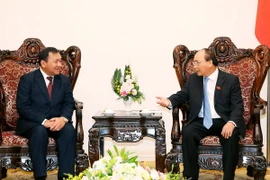 Thủ tướng Nguyễn Xuân Phúc tiếp Đại sứ Campuchia chào từ biệt. (Ảnh: Thống Nhất/TTXVN)