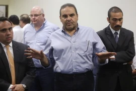 Cựu Tổng thống El Salvador Elias Antonio Saca (giữa) tại phiên tòa ở San Salvador ngày 4/11. (Nguồn: EPA/TTXVN) 