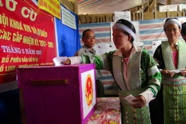 Cử tri xã Cổ Linh, huyện Pác Nặm, tỉnh Bắc Kạn bỏ phiếu bầu cử. (Ảnh: Đức Hiếu/TTXVN) 