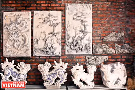 Con giống, tranh phù điêu tứ bình đắp nổi 3D. (Ảnh: Công Đạt)