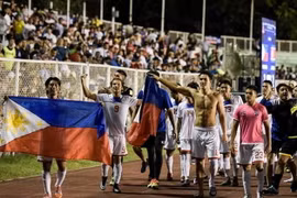 Niềm vui của các cầu thủ Philippines sau chiến thắng Trều Tiên. (Nguồn: cnnphilippines)