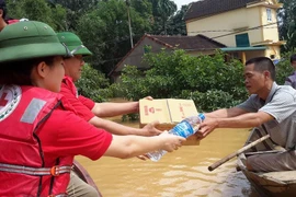 Tính đến sáng 16/10, mưa lũ trong những ngày qua tại các tỉnh miền Trung đã làm 15 người chết, 9 người mất tích và 18 người bị thương. (Ảnh: PV/Vietnam+)