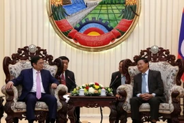 Thủ tướng Lào Thongloun Sisoulith tiếp Trưởng Ban Tổ chức Trung ương Đảng Phạm Minh Chính. (Ảnh: Phạm Kiên/TTXVN) 