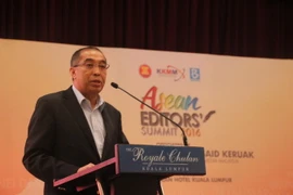 Bộ trưởng Bộ Truyền thông và Đa phương tiện Malaysia Salleh Said Keruak phát biểu tại hội nghị. (Ảnh: Hoàng Nhương/Vietnam+) 