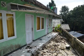 Một ngôi nhà bị hư hại sau trận động đất tại thành phố Cianjur thuộc tỉnh Tây Java, Indonesia ngày 22/10/2022. (Ảnh: THX/TTXVN)
