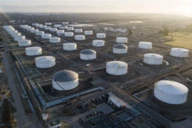 Kho dự trữ dầu tại Carson, California, Mỹ. (Ảnh: AFP/TTXVN)