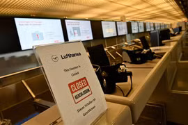 Một quầy làm thủ tục của Hãng hàng không Lufthansa. (Ảnh: AFP/TTXVN)