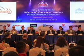 Đại diện các hãng xe máy tham gia triển lãm tại cuộc họp báo. (Ảnh: Hà Huy Hiệp/Vietnam+)