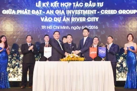 Quang cảnh lễ ký kết. (Ảnh: Xuân Tình/Vietnam+)