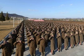 Binh sỹ quân đội Triều Tiên tại lễ tuyên thệ trung thành với nhà lãnh đạo Triều Tiên Kim Jong-un tại Bình Nhưỡng. (Nguồn: YONHAP/TTXVN)