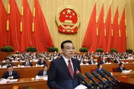 Thủ tướng Trung Quốc Lý Khắc Cường trình bày Báo cáo công tác Chính phủ tại phiên khai mạc Kỳ họp thứ 4 Quốc hội Trung Quốc. (Nguồn: THX/TTXVN)