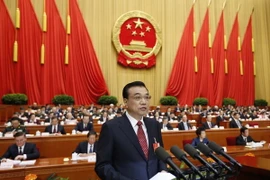 Thủ tướng Trung Quốc Lý Khắc Cường trình bày Báo cáo công tác Chính phủ tại phiên khai mạc Kỳ họp thứ 4 Quốc hội Trung Quốc. (Nguồn: THX/TTXVN)