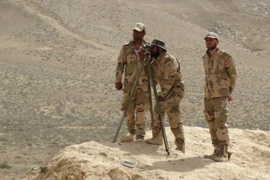 Binh sỹ Syria làm nhiệm vụ tại khu vực ngoại ô Palmyra. (Nguồn: AFP/TTXVN)