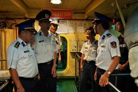 Kiểm tra công tác sẵn sàng chiến đấu trên các tàu thuộc Bộ Tư lệnh Vùng Cảnh sát biển 3. (Nguồn: canhsatbien.vn)