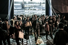 Người tị nạn tại cảng Piraeus, Hy Lạp. (Nguồn: THX/TTXVN)