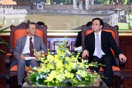 Bí thư Thành ủy Hà Nội Hoàng Trung Hải tiếp Đại sứ Nhật Bản tại Việt Nam Hiroshi Fukada. (Ảnh: An Đăng/TTXVN)