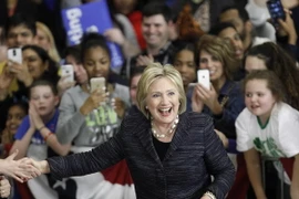 Ứng cử viên Hillary Clinton phát biểu trong cuộc vận động tranh cử ở Cleveland, bang Ohio. (Nguồn: AFP/TTXVN)