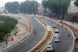 Một đoạn đường vành đai 2 đoạn Nhật Tân-Cầu Giấy. (Ảnh: Huy Hùng/TTXVN)
