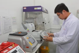 Thiết bị chẩn đoán virus Zika trong vòng 6-8 giờ tại Viện Pasteur Thành phố Hồ Chí Minh. (Ảnh: Phương Vy-TTXVN)