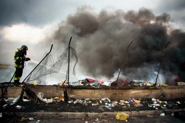 Việc thiêu hủy rác thải độc hại tại Terra dei fuochi đã gây tác hại nghiêm trọng đến sức khỏe người dân. (Nguồn: blitzquotidiano.it)