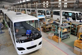 Dây chuyền sản xuất khung xe ôtô hành khách (từ 24-80 chỗ) tại nhà máy của Tổng công ty Cơ khí Giao thông Vận tải Sài Gòn. (Ảnh: An Hiếu/TTXVN)