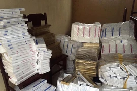 Số thuốc lá lậu bị cảnh sát giao thông bắt giữ. (Ảnh: Trịnh Duy Hưng/Vietnam+)