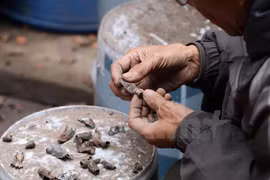 Những đầu đạn được tìm thấy tại hiện trường vụ nổ. (Ảnh: Minh Sơn/Vietnam+)