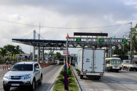 BOT Cần Thơ-Phụng Hiệp sẽ miễn giảm giá vé cho gần 2.000 phương tiện qua trạm. (Ảnh: Thanh SangTTXVN)
