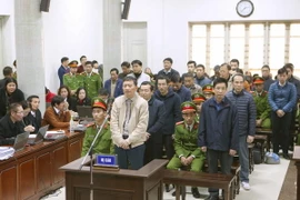 Bị cáo Trịnh Xuân Thanh và đồng phạm tại phiên tòa. (Ảnh: Doãn Tấn/TTXVN)