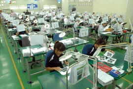Dây chuyền sản xuất linh phụ kiện điện tử tại Công ty Flexcom Việt Nam. (Ảnh: Danh Lam/TTXVN)