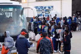 Người di cư tại khu trại tạm ở Tajoura, Libya. (Nguồn: THX/TTXVN)