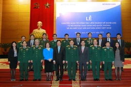 Các đại biểu chụp ảnh lưu niệm. (Ảnh: An Đăng/TTXVN)