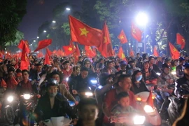Không khí ăn mừng chiến thắng của đội tuyển U23 Việt Nam tại Hà Nội. (Ảnh: Trọng Đạt/TTXVN)