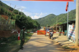 Chốt kiểm soát tại khu vực xã Tam Chung, huyện Mường Lát, Thanh Hoá. (Ảnh: Nguyễn Nam/TTXVN)
