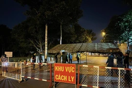 Một phần Khu dân cư Hiệp Thành 3, phường Hiệp Thành, TP.Thủ Dầu Một, tỉnh Bình Dương phong tỏa ngay trong đêm 30/5/2021. (Ảnh: TTXVN)