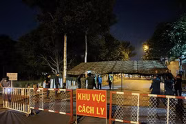 Một phần Khu dân cư Hiệp Thành 3, phường Hiệp Thành, TP.Thủ Dầu Một, tỉnh Bình Dương phong tỏa ngay trong đêm 30/5/2021. (Ảnh: TTXVN)