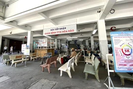  Khu vực tiếp nhận bệnh nhân tới khám tại Trung tâm y khoa Medic đã tạm ngưng hoạt động do có ca nghi nhiễm COVID-19. (Ảnh: Thu Hương/TTXVN)