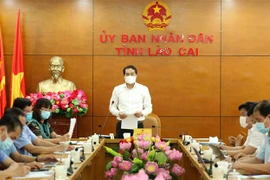 Chủ tịch Ủy ban nhân dân, Trưởng Ban chỉ đạo phòng, chống dịch COVID-19 tỉnh Lào Cai Trịnh Xuân Trường phát biểu tại buổi làm việc. (Ảnh: Quốc Khánh/TTXVN)