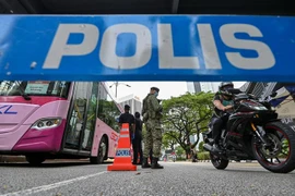 Một trạm kiểm soát tại Kuala Lumpur. (Ảnh: THX/TTXVN)