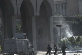 Xung đột bên ngoài đại học al-Azhar ở Cairo ngày 20/10. (Nguồn: AFP/TTXVN)