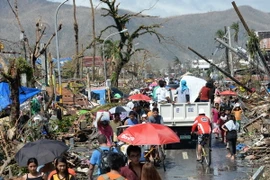 Cứu trợ người Việt tại Philippines bị ảnh hưởng của bão