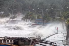 Siêu bão Haiyan tiến nhanh về phía vùng biển Việt Nam