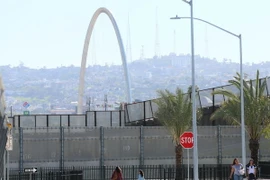 Bức tường biên giới Mỹ-Mexico tại San Ysidro, California, Mỹ ngày 25/1. (Nguồn: AFP/TTXVN)