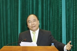 Thủ tướng Nguyễn Xuân Phúc dự và phát biểu tại Hội nghị trực tuyến Triển khai nhiệm vụ công tác Y tế năm 2017. (Ảnh: Thống Nhất/TTXVN)