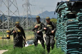 Cảnh sát Colombia phong tỏa trạm cung điện ở Bogota sau vụ nổ ngày 29/12. (Nguồn: AFP/TTXVN)