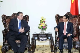 Phó Thủ tướng, Bộ trưởng Bộ Ngoại giao Phạm Bình Minh tiếp Quốc vụ khanh Bộ Ngoại giao và kinh tế đối ngoại Hungary Balogh Csaba. (Ảnh: An Đăng/TTXVN)