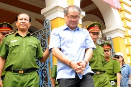 Bị cáo Phạm Công Danh được dẫn đến tòa để tuyên án phúc thẩm. (Ảnh: An Hiếu/TXVN)