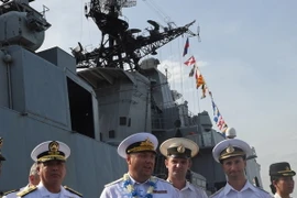 Tàu khu trục chống ngầm Admiral Tributs của Nga cập cảng Manila, Philippines ngày 3/1/2017. (Nguồn: EPA/TTXVN)